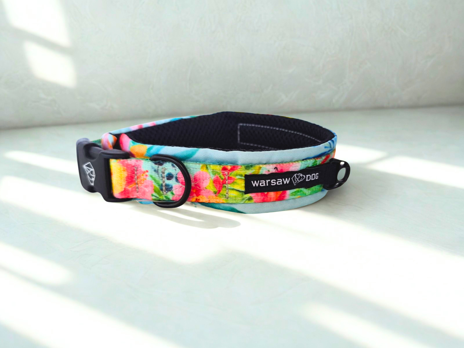 soft padded collar with tropical pattern soft padded collar with tropical pattern